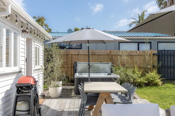 Al Fresco options at Tahatai Cottage