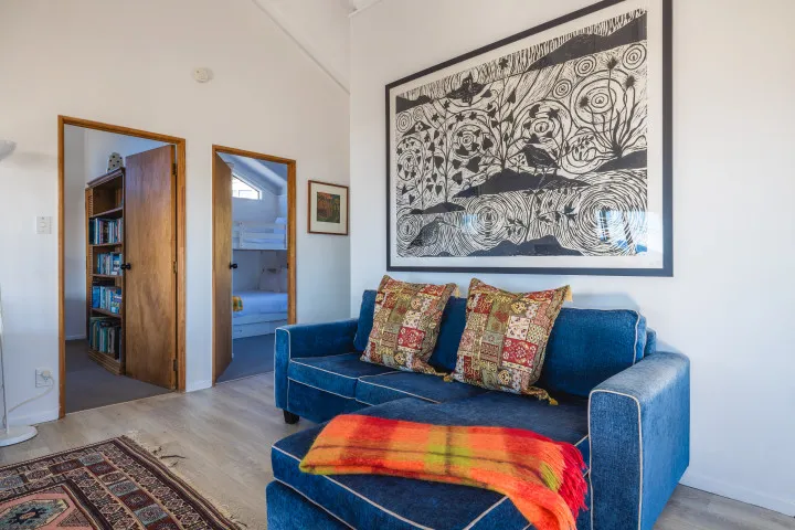 An Cala Onetangi Premium lounge space with stunning artwork