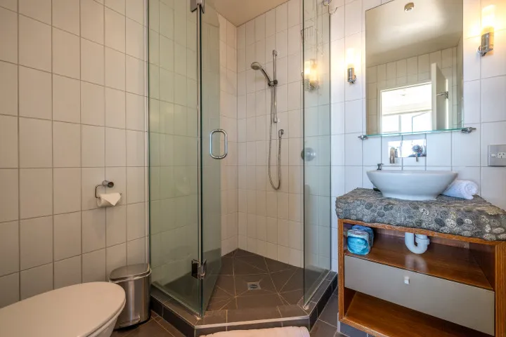 Apartment On The Beach Bathroom 1