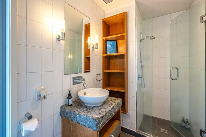 Apartment On The Beach Bathroom 2