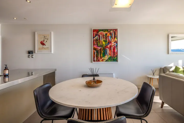 Apartment On The Beach Dining Area