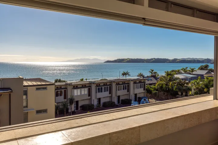 Apartment On The Beach View East