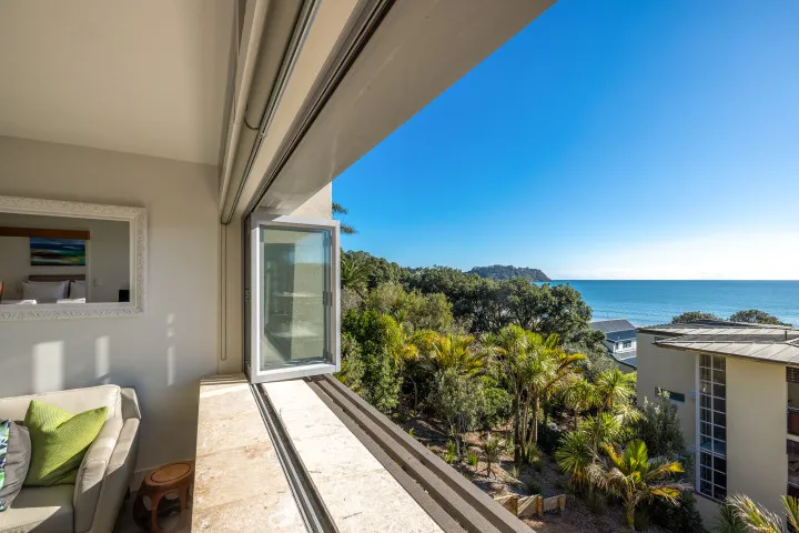 Apartment On The Beach View West