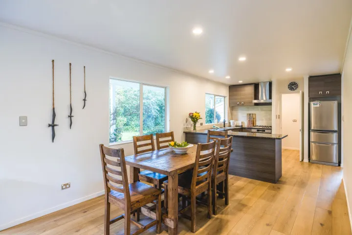 Bay Song Onetangi Dining area