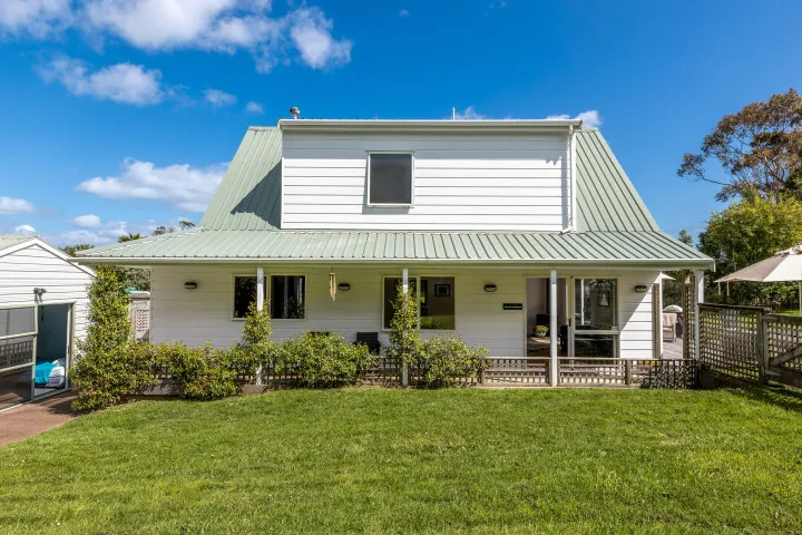 Bay Song Onetangi Front of house