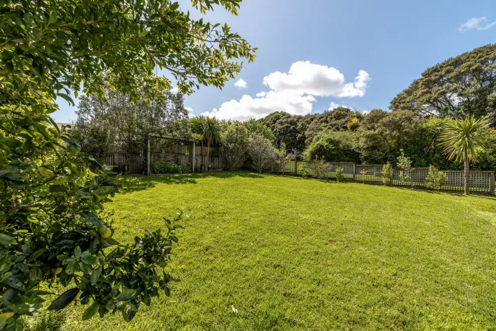 Bay Song Onetangi Large flat lawn area perfect for games