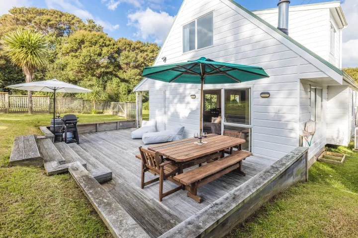 Bay Song Onetangi outdoor dining v2