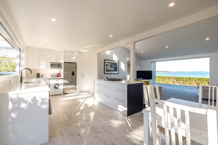 Driftwood Beach House open plan dining area