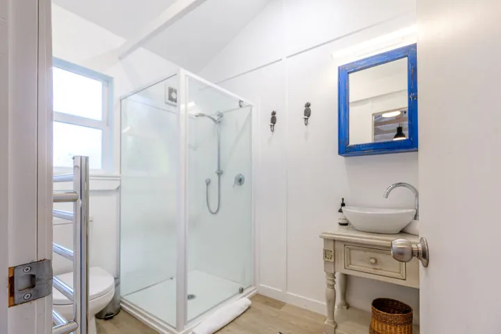 Enchanted Valley Guest suite bathroom