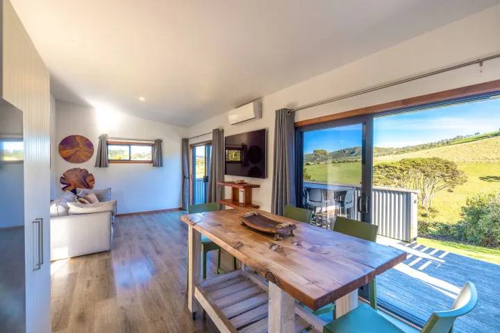 Harvest Cottage Waiheke Island Open plan living and dining area