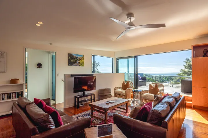 Hekerua Heights Cosy lounge area with TV and high speed internet