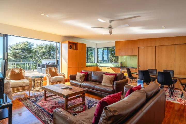 Hekerua Heights Lounge area and kitchen