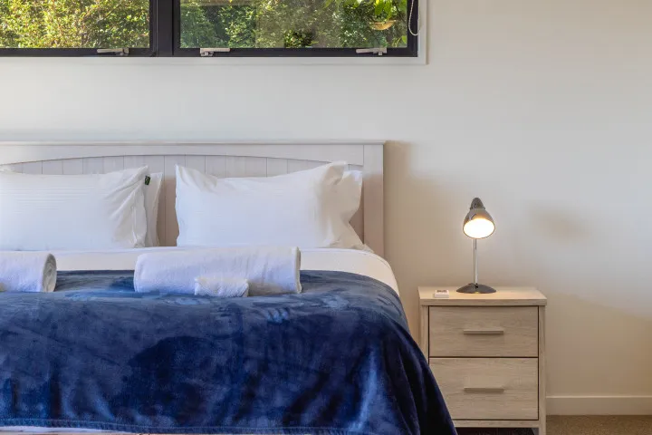 Hekerua Heights Master bedroom details