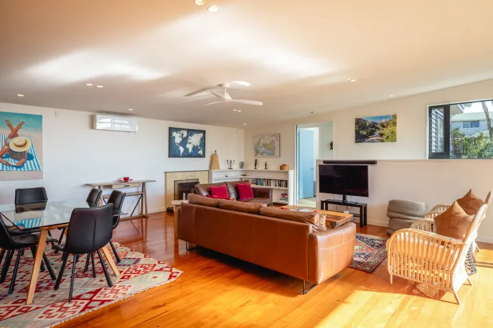 Hekerua Heights Open plan living and dining
