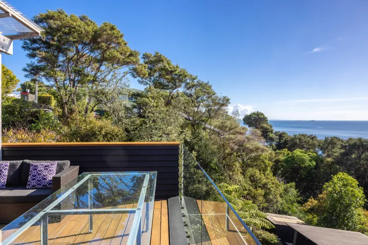 Hekerua Heights Outdoor dining table
