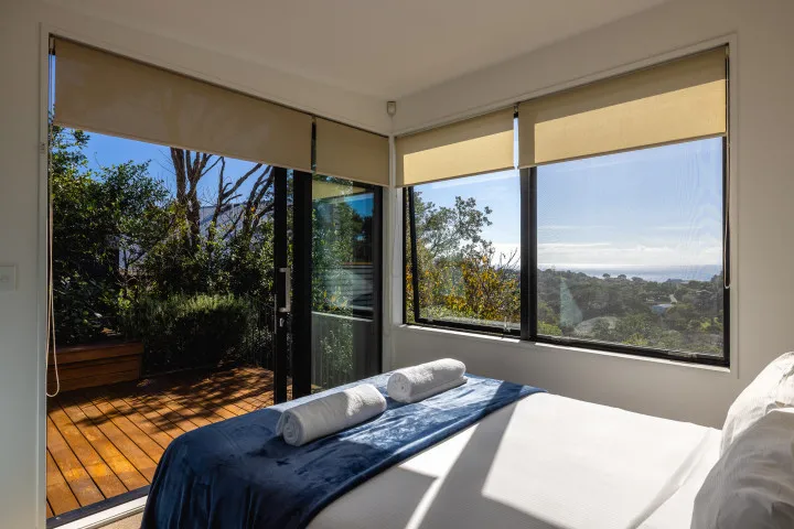 Hekerua Heights Queen bedroom with seaviews
