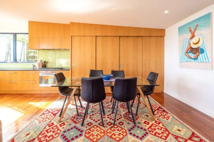 Hekeura Height Dining Area Inside v2