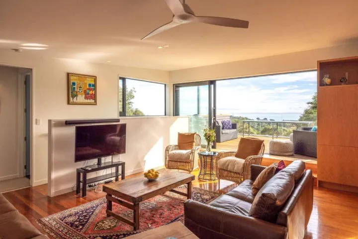 Hekeura Heights TV Area v2