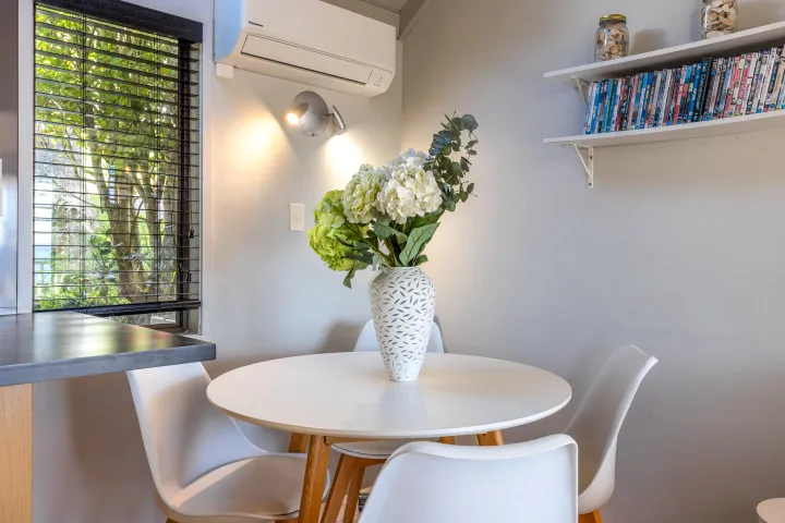 Hibiscus Hideaway Dining area