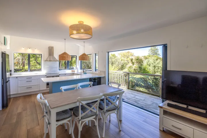 High View Waiheke Dinign Space