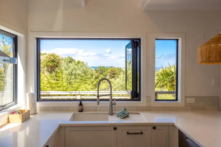 High View Waiheke Fully featured kitchen 1