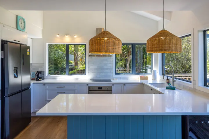 High View Waiheke Kitchen and breakfast bar