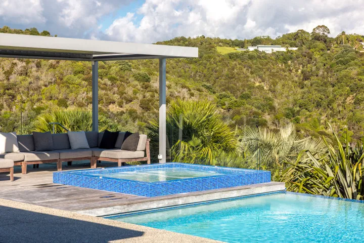 Korora Estate Hot tub and outdoor lounge area