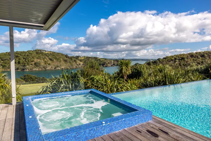 Korora Estate Hot tub and swimming pool with view