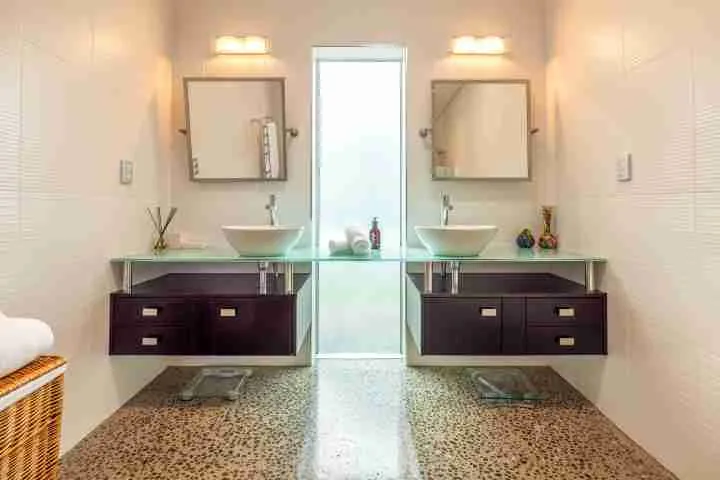 Korora Estate Main House Master Ensuite 1