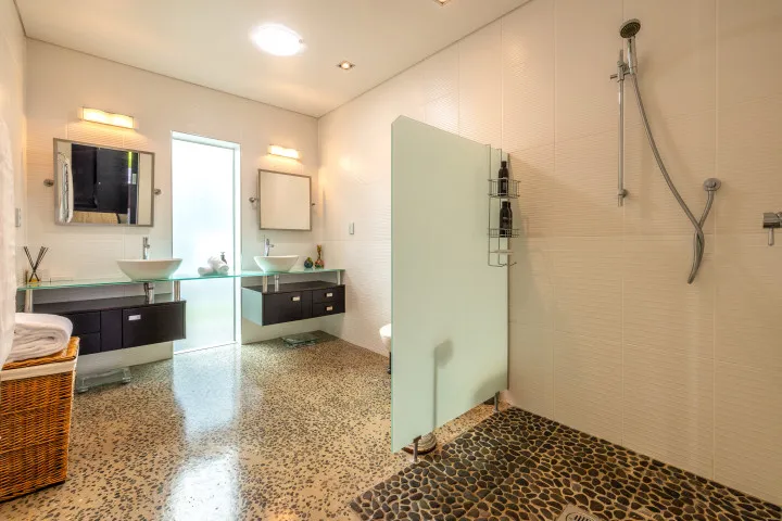 Korora Estate Main House Master Ensuite 2