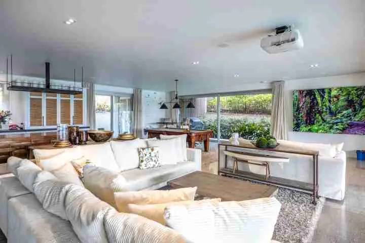 Kotare Estate Downstairs lounge area