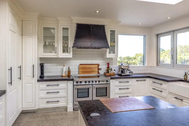 Kotare Estate Full Kitchen