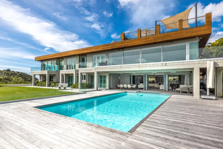 Kotare Estate Heated pool looking back to main house