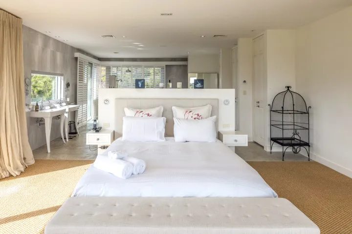 Kotare Estate Master suite bed 2