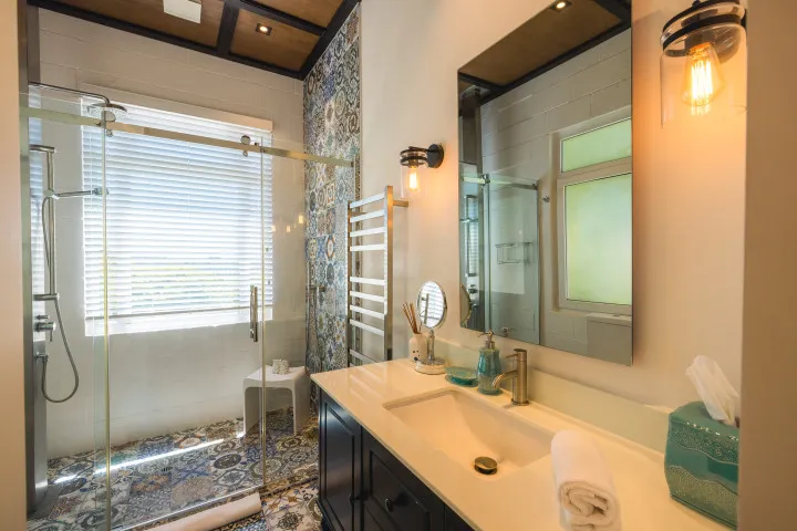 Kotuku Lodge Bedroom 1 Ensuite