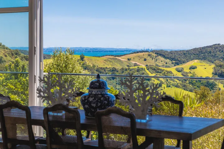 Kotuku Lodge Dining Area 1