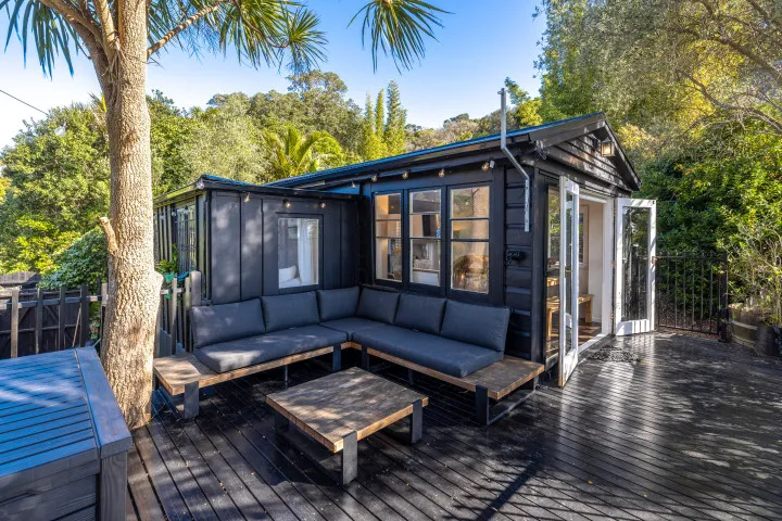 La Casa Al Mare Front Deck sitting area