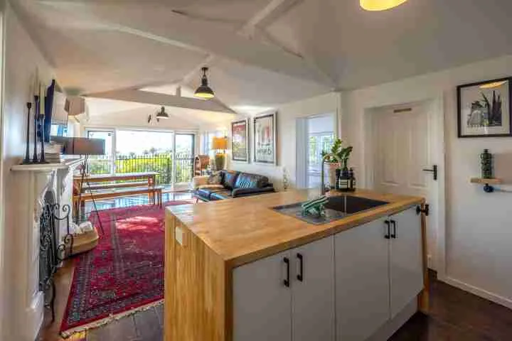 La Casa Al Mare Kitchen and living area