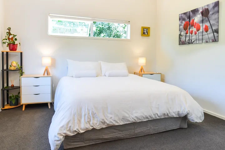 La Maison Soleil Waiheke Unlimited Master Bedroom White Linen