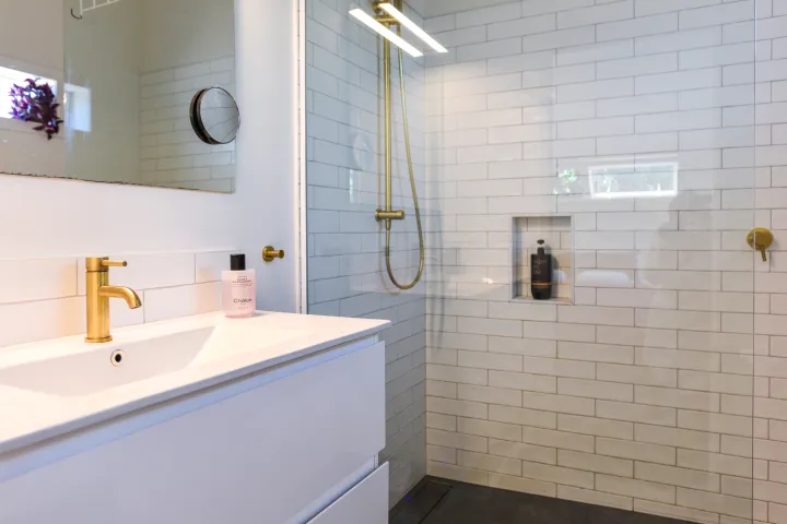 La Maison Soleil Waiheke Unlimited Master ensuite 2