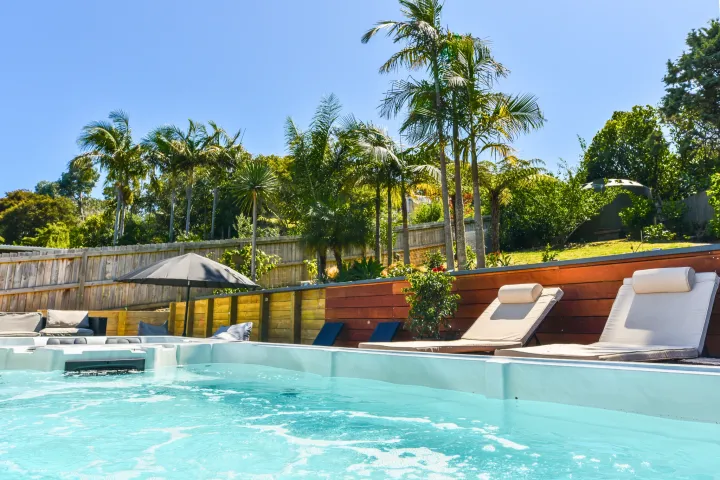 La Maison Soleil Waiheke Unlimited Sunbathing by the swim spa