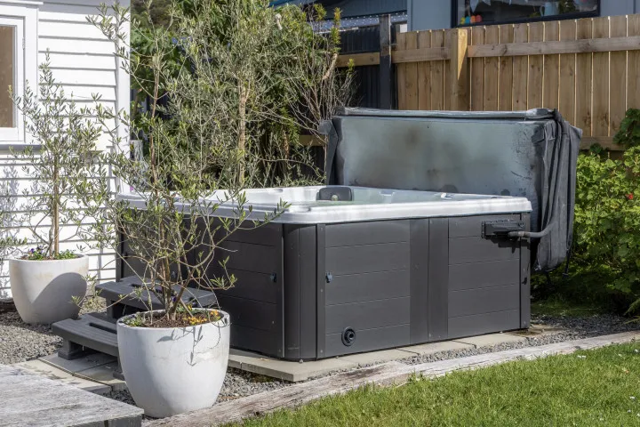 Large hot tub at Tahatai Cottage