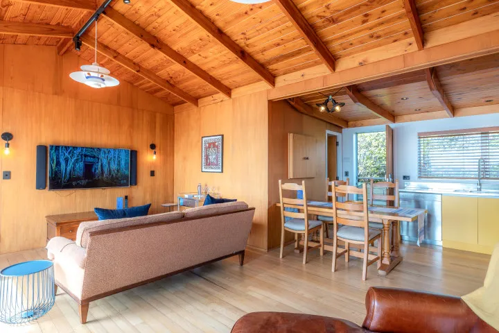 Lounge and dining at Ocean Belle Onetangi