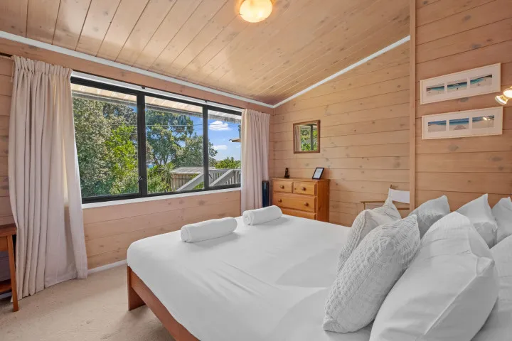 MIRO COTTAGE Queen Bed