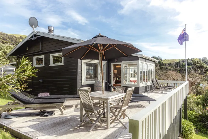 Main front deck withi dining and lounging The Boat House at Arran Bay