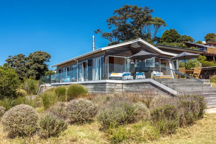 Manicured gardens at Ocean Belle Onetangi v2