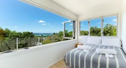 Tiri Cottage - with spa pool and seaviews