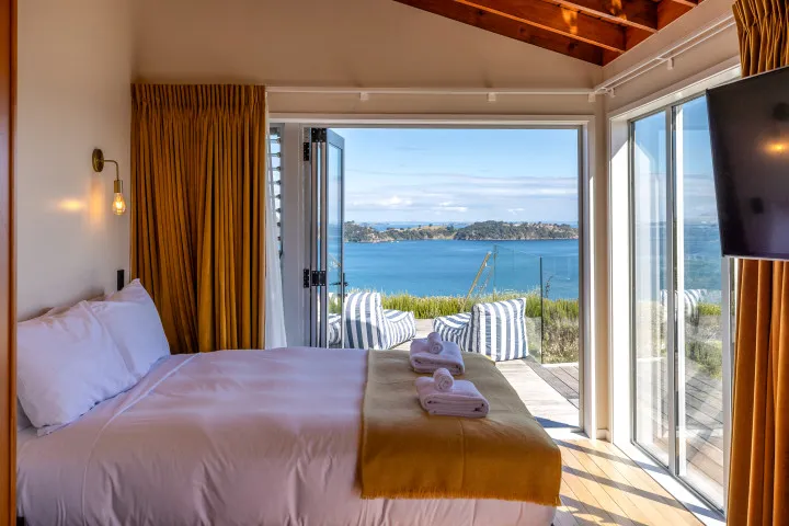 Master bedroom 1 Ocean Belle Onetangi v2