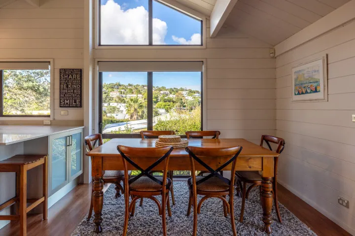 Matai Cottage Waiheke Accommodation Dining area
