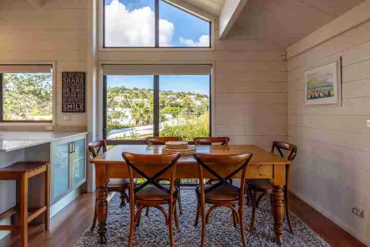 Matai Cottage Waiheke Accommodation Dining area